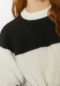 Bershka Stickad tröja - beige