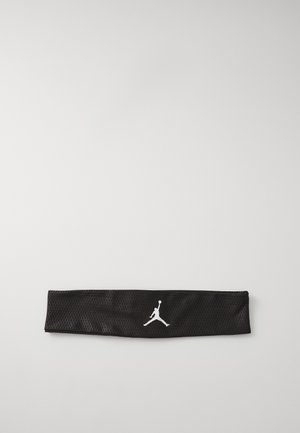 Schwarzes Netz-Stirnband mit einem weißen Jumpman-Logo. Das Design ist flach mit einer strukturierten Oberfläche und einer horizontalen Form, geeignet für sportliche Nutzung.