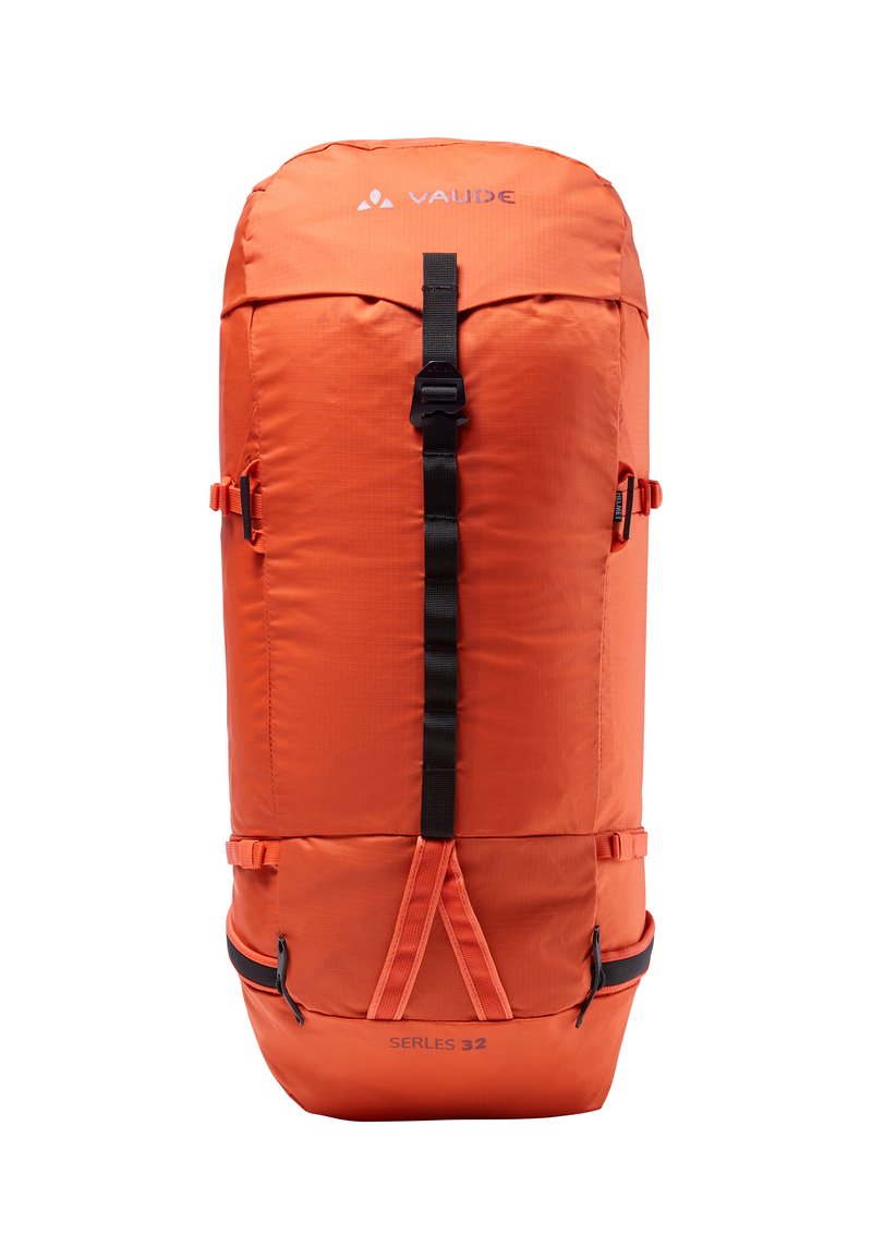 Pomarańczowy cylindryczny plecak z czarnymi paskami. Wykonany z trwałego materiału, posiada regulowany szczyt oraz boczną kieszeń na zamek do przechowywania.