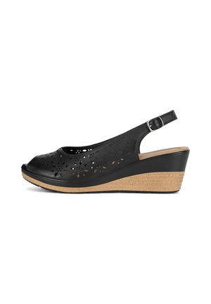 Sandalias de cuña abiertas en la parte delantera de color negro, con diseño floral perforado, plataforma con textura de corcho y hebilla ajustable.