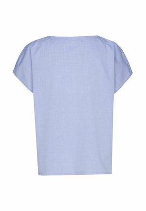 Blouse à manches courtes, bleu clair, coupe ample, col rond et texture subtile. Pas d'ornements ou de motifs visibles.