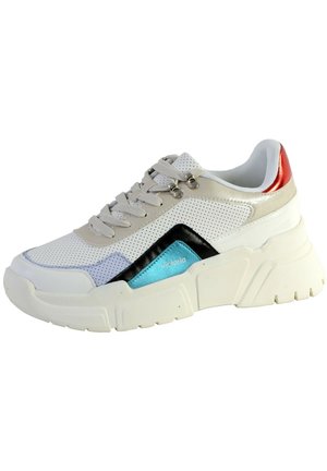 Sneakers chunkys en tissu maillé beige, blanc et noir avec un accent argenté brillant et un détail bleu. Présente une épaisse semelle en caoutchouc blanche et des lacets.