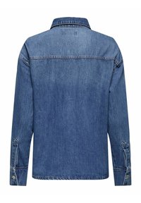 Klassieke blauwe denimjack met een puntige kraag, knoopmanchetten en een licht vervaagde textuur, met gekleed detail op de rug.