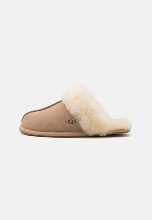 UGG SCUFFETTE II - Domácí obuv - sand