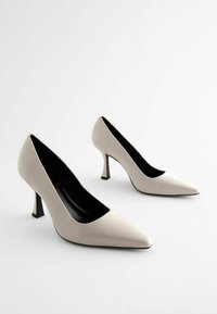 Next FOREVER COMFORT REGULAR FIT - Avokkaat - bone white