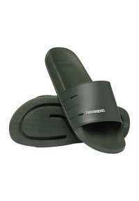 Sandales slides Havaianas vert foncé avec semelles texturées et une large bride portant le nom de la marque en lettres blanches.
