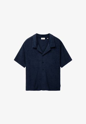 Tengerészkék rövid ujjú, gombos ing tábori gallérral és finom textúrájú mintával a szöveten.