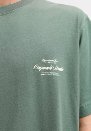 Jack & Jones, JORNORREBRO TYPO TEE SS CN SN PLS - T-shirts print - laurel wreath