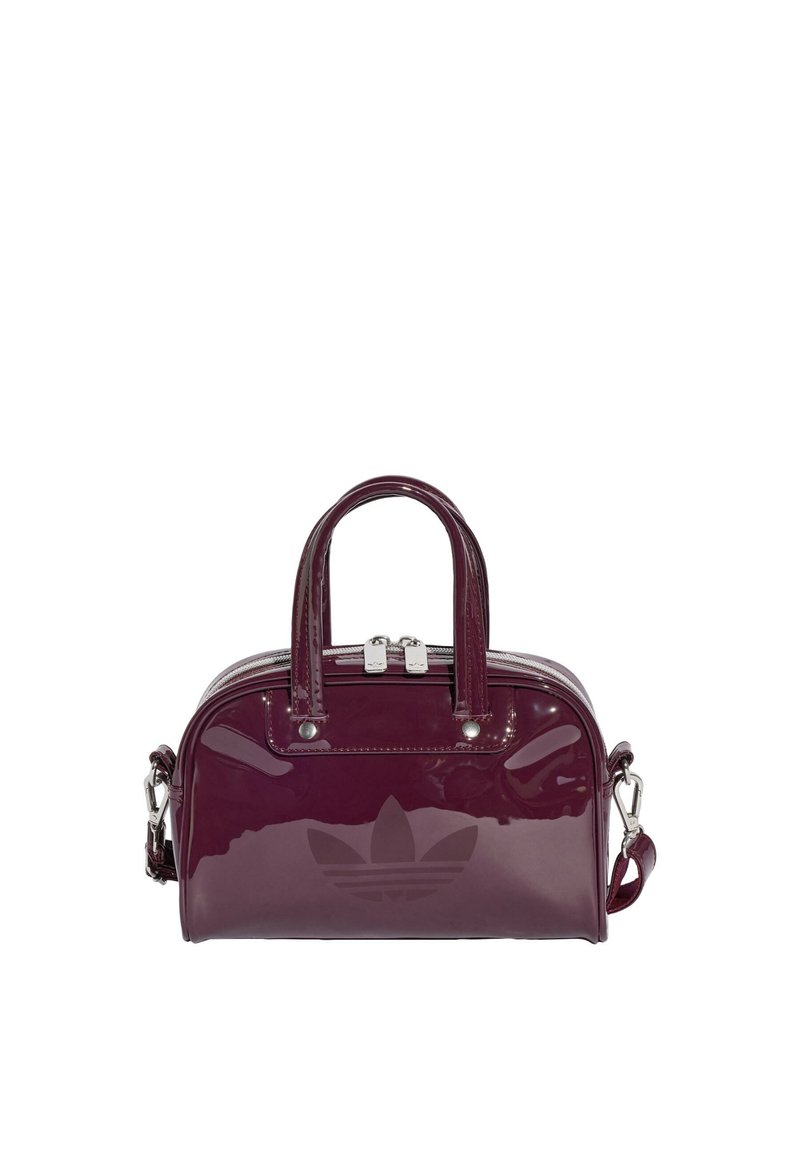 Borsa a mano viola scuro lucida con doppi manici, cerniera argentata, tracolla staccabile e logo Adidas trefoil in rilievo sul davanti.