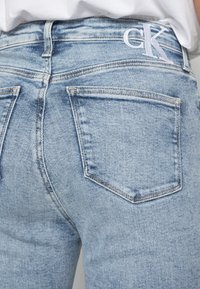 Calvin Klein Jeans HIGH RISE SKINNY ANKLE - Calças de ganga de corte skinny - denim light