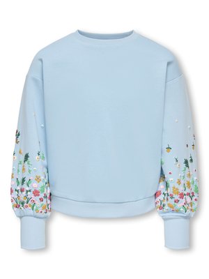 Lyseblå sweatshirt med ribstrikkede manchetter og kant, med farverig blomsterbroderi på begge ærmer.