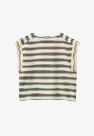 Haut à manches courtes avec rayures horizontales vert olive et beige, bords de manches rayés crème et marron, et encolure ronde.