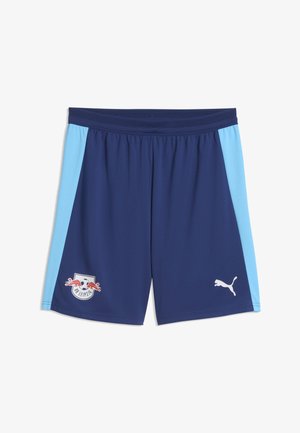 Donkerblauwe sportshort met lichtblauwe zijpanelen, RB Leipzig-logo op het linkerbeen, wit Puma-logo op het rechterbeen.
