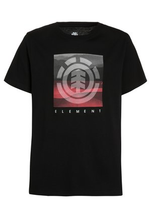 Sort t-shirt med korte ærmer med et firkantet motiv af et stiliseret træ inde i cirkler og horisontale røde og grå striber, med teksten "ELEMENT" nedenunder.