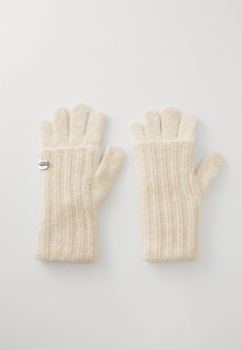 Luvas de malha bege com uma textura canelada, apresentando um detalhe prateado no pulso. Design de cinco dedos para destreza. Material macio.