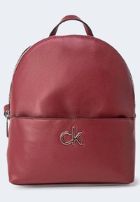 Calvin Klein RE-LOCK ROUND - Sac à dos - bordeaux