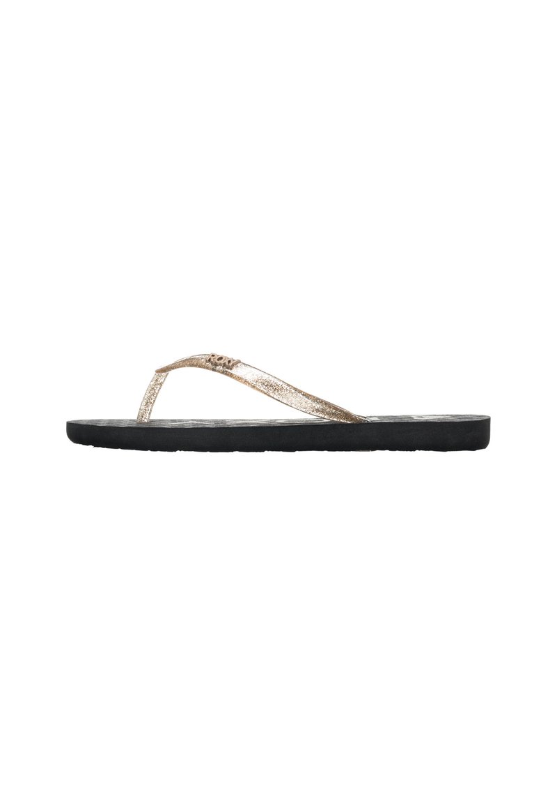 Tongs métalliques dorées avec des fines lanières et une semelle en caoutchouc noir. Semelle intérieure texturée pour une meilleure adhérence. Design minimaliste sans embellissements supplémentaires.