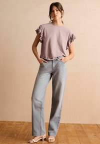Next SPARKLE STUD RUFFLE SLEEVE- REGULAR FIT - Trükipildiga T-särk - purple