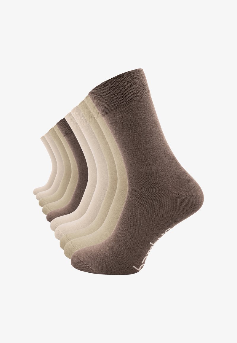 Set di otto paia di calzini in varie tonalità di beige e marrone, con una texture liscia e polsini a costine. Ogni paio ha un design senza cuciture.