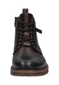 Bottine en cuir marron avec une texture lisse, dotée d'un laçage, d'un accent en métal et d'une semelle en caoutchouc marron robuste.