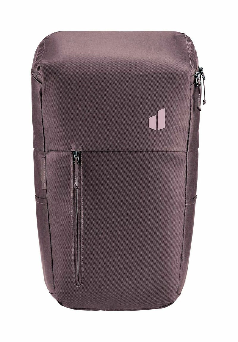 Sac à dos en tissu violet avec une forme rectangulaire. Comprend une fermeture éclair supérieure, une poche avant et un logo à l'avant. Matériau texturé.