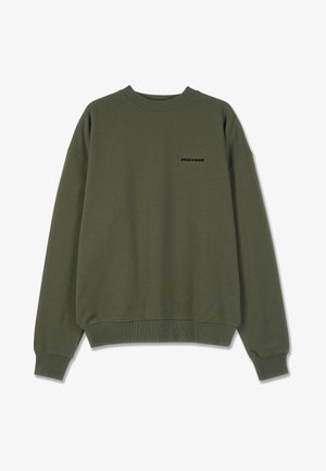 Olivovo zelená mikina s okrúhlym výstrihom a dlhými rukávmi, s rebrovanými manžetami a spodným lemom, s malým čiernym textom "PEGADOR" na hrudi.