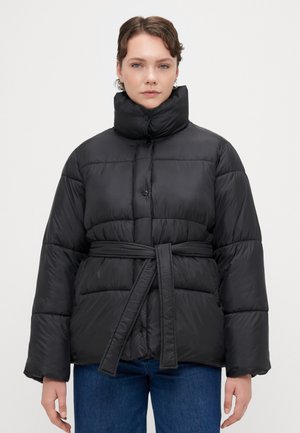 BELTED PUFFER JACKET - Zimná bunda - black