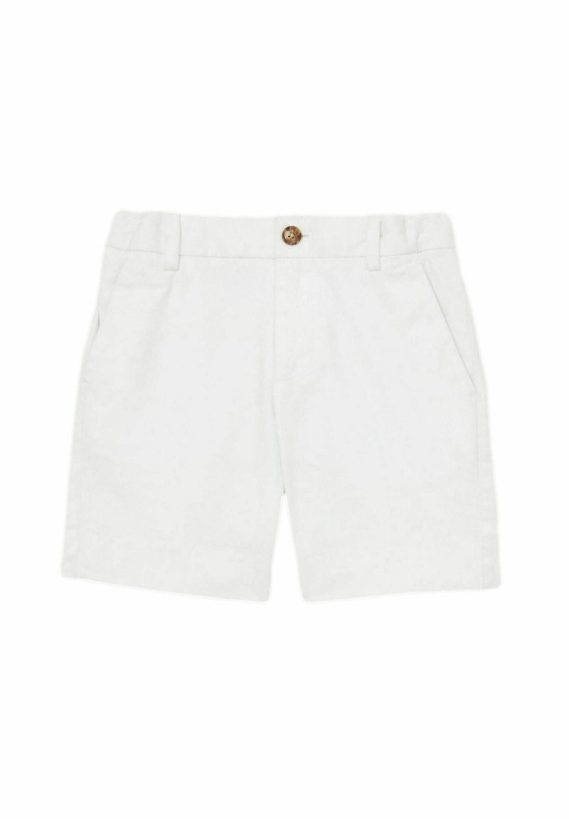 Pantalones cortos de algodón blancos con cierre de botón en la parte delantera, bolsillos laterales y corte recto. Textura suave con un diseño limpio y minimalista.