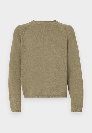 Pull olive en maille texturée, avec des manches raglan et un col rond. L'ourlet et les poignets sont côtelés.