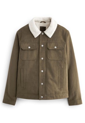 Veste en daim marron avec col en fausse fourrure blanche, fermeture par boutons-pression devant, deux poches poitrine boutonnées et poches latérales fendues.