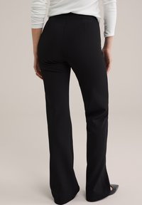 WE Fashion Auduma bikses - black