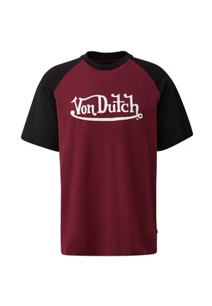 Bordo ir juodas trumpomis rankovėmis T-shirtas, ant kurio yra baltas "Von Dutch" logotipas. Pagamintas iš minkštos medžiagos su klasikinio raglano dizainu.