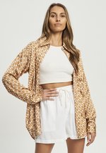 CALLI SATIN - Skjorta - nude geo/beige - Zalando.se