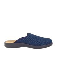 Scarpa slip-on in rete blu navy con punta arrotondata, soletta imbottita e suola in gomma testurizzata. Design leggero e traspirante.