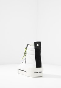 Diesel S-DVELOWS MID - Kõrge servaga tossud - star white