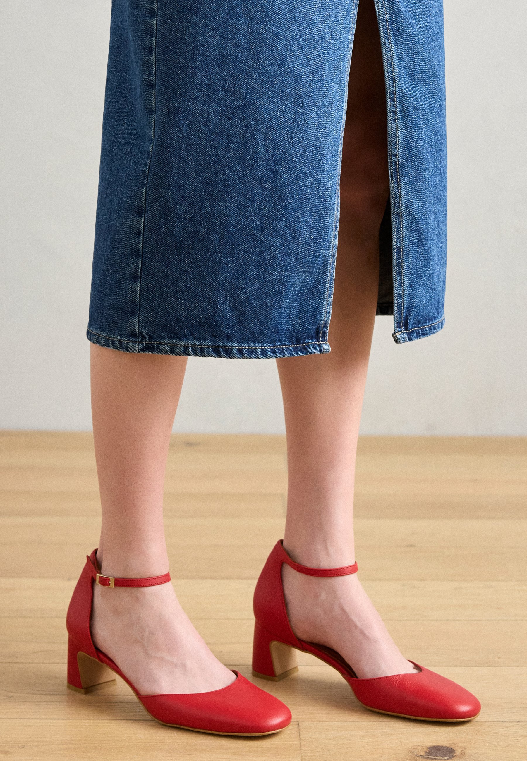 サンダル・ミュール ANGEL ALARCON DREAM FLAME SCARLET PUMP SANDALS Angel Alarcon Dream Flame Scarlet Pump Sandals | 25073077RIVORY