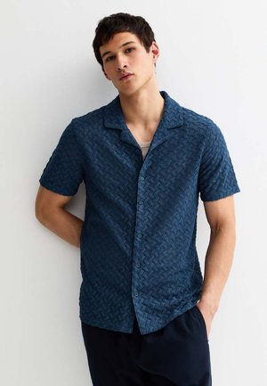 New Look, NAVY REGULAR FIT BOXY SHORT SLEEVE CHEVRON  SHIRT - Overhemd - navy