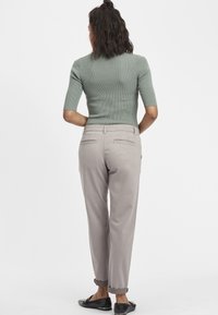 Oxmo OXDONETA - Chino hlače - mid grey