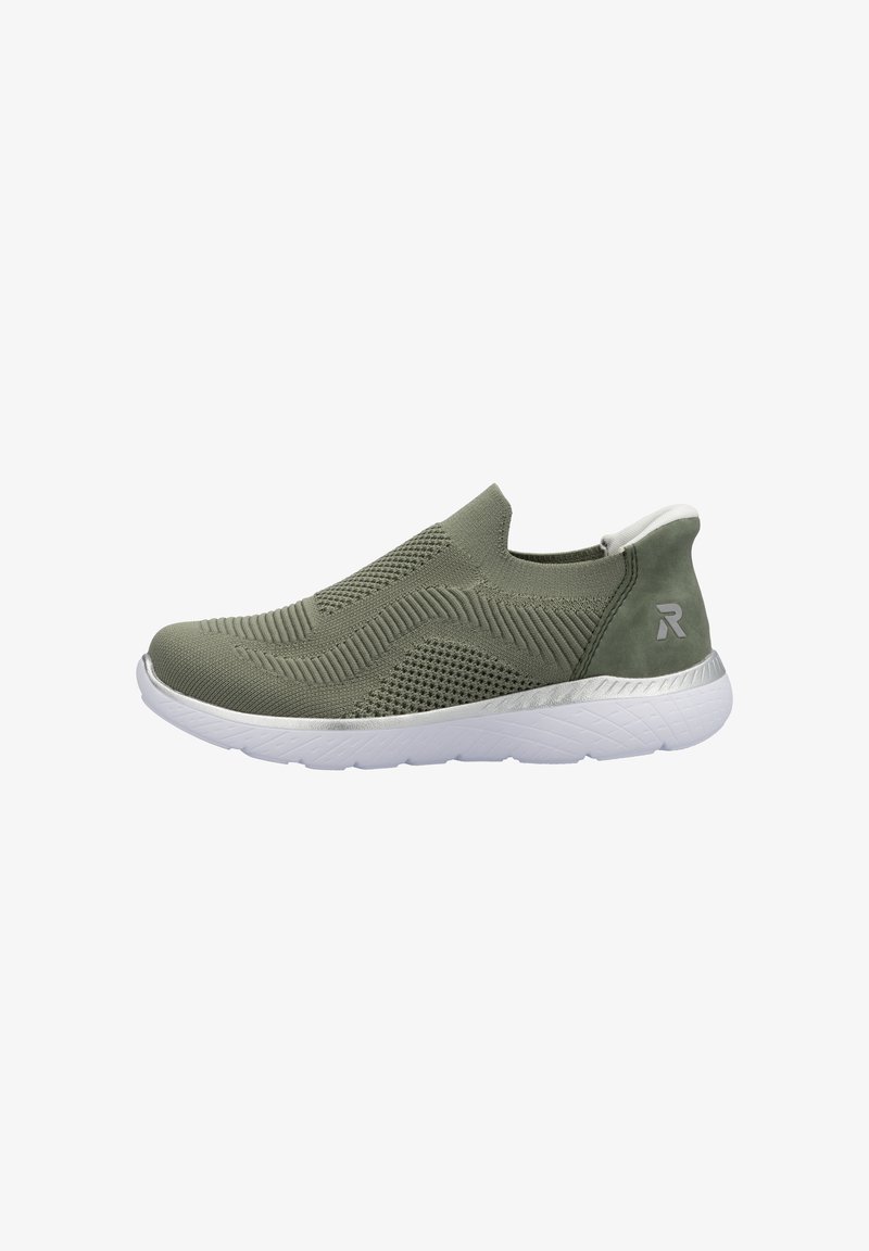 Groene instapsneaker met bovenwerk van mesh, gestructureerde patronen, elastische kraag en witte zool. Heeft een logo op de hiel en een lichtgewicht ontwerp.