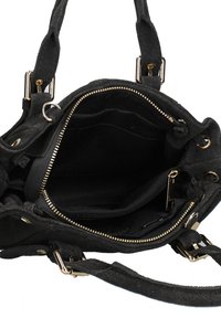 Sac à main en cuir suédé noir avec fermetures éclair dorées, compartiment principal ouvert, poche intérieure zippée et bandoulière réglable avec quincaillerie dorée.