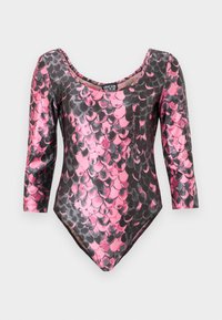 Ολόσωμο κορμάκι με μακριά μανίκια, ροζ και μαύρο μοτίβο με λέπια, λαιμόκοψη σε σχήμα σέμπας και εφαρμοστή γραμμή.