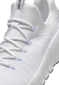 Nike Performance FREE METCON 6 - Pantofi training - white picante red pure platinum black