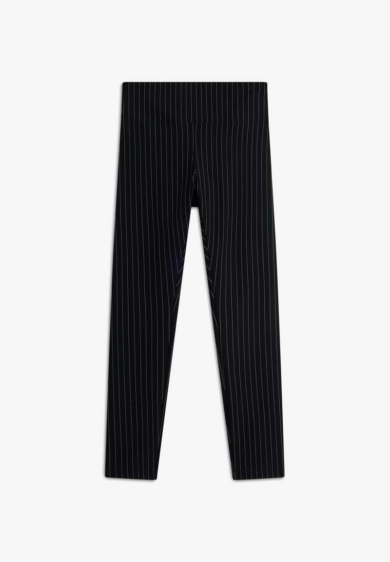 Leggings negros con un diseño ajustado, con rayas verticales blancas. Fabricados con un material suave y elástico. Sin herrajes ni acentos visibles.