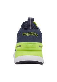 Herren KangaROOS-Schuhe in Marineblau und Neon-Grün. Sie verfügen über ein strukturiertes Obermaterial, ein markantes Logo und eine gepolsterte Sohle mit einem ausgefallenen Fersen-Design.