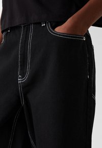 Bershka Farkkushortsit - black