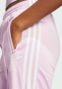 adidas Originals ADICOLOR CLASSICS FIREBIRD TRACK - Pantalones deportivos - light orchid