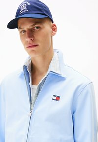 Tommy Jeans - Kurtka przejściowa