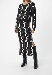 Object Pullover - black