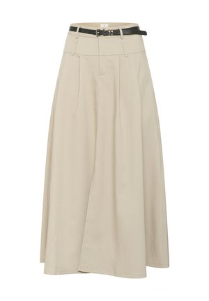 Bež midi krilo z gubami, visokim pasom, zankami za pas in tankim črnim pasom z zlato sponko.