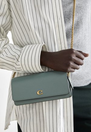 EVIE LONG WALLET WITH CHAIN - Umhängetasche - sage